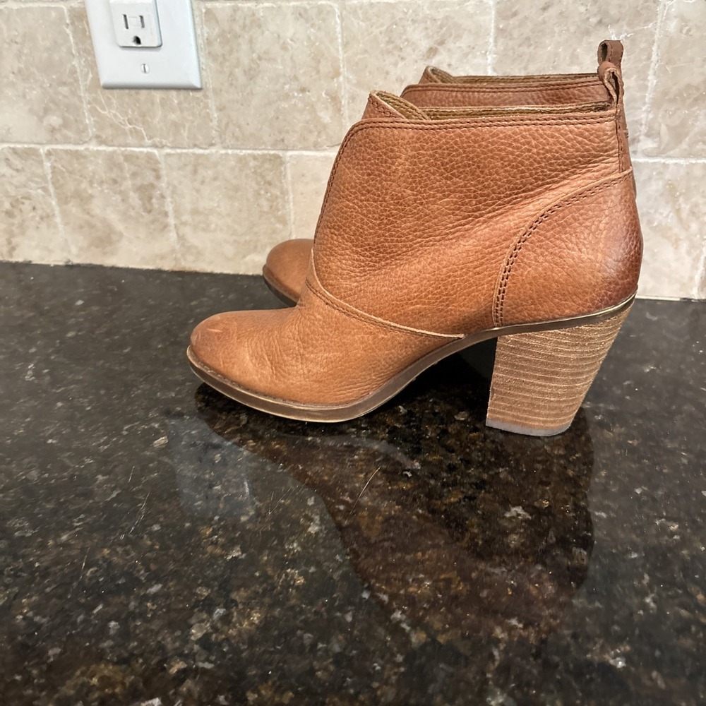 Lucky Brand Women's Ehllen Tan Leather Heeled Ankle Booties Size US 8 READ